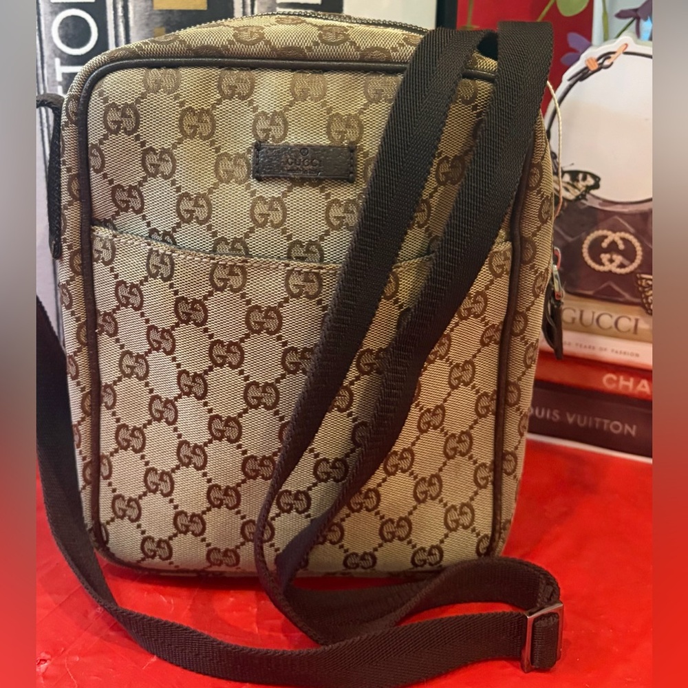 AUTHENTIC GUCCI GG Monogram Coated canvas Beige/Brown Messenger Bag
EUC!! LOVED - Picture 8 of 16